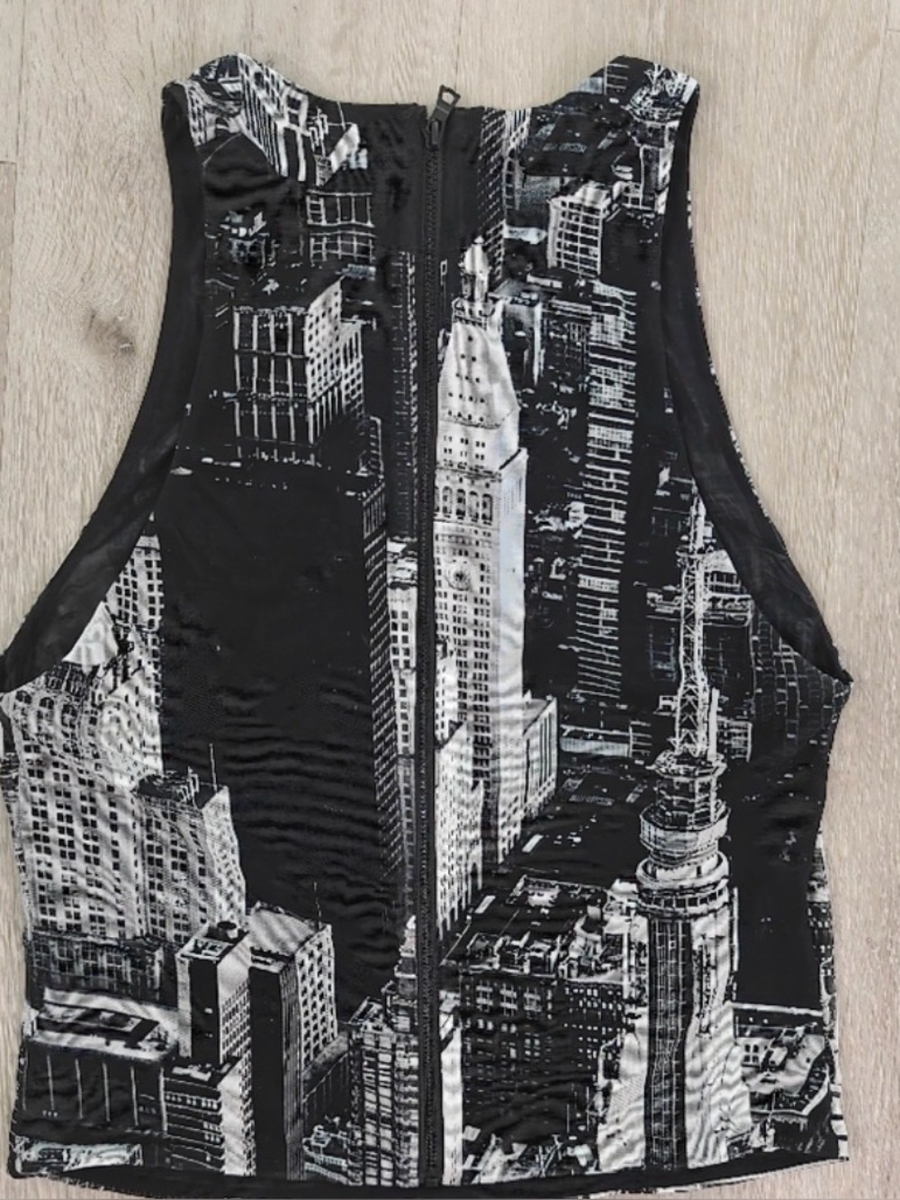 Alice + Olivia NYC Skyline Graphic Crop Tank | SIZE M | Like New - Picture 7 of 7